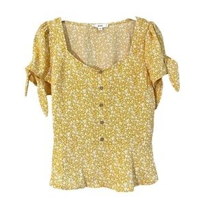 MINE,YOUNG GIRLS, YELLOW, PRINT TOP. SHORT SLEEVE WITH TIES. FLARE BOTTOM.SIZE M